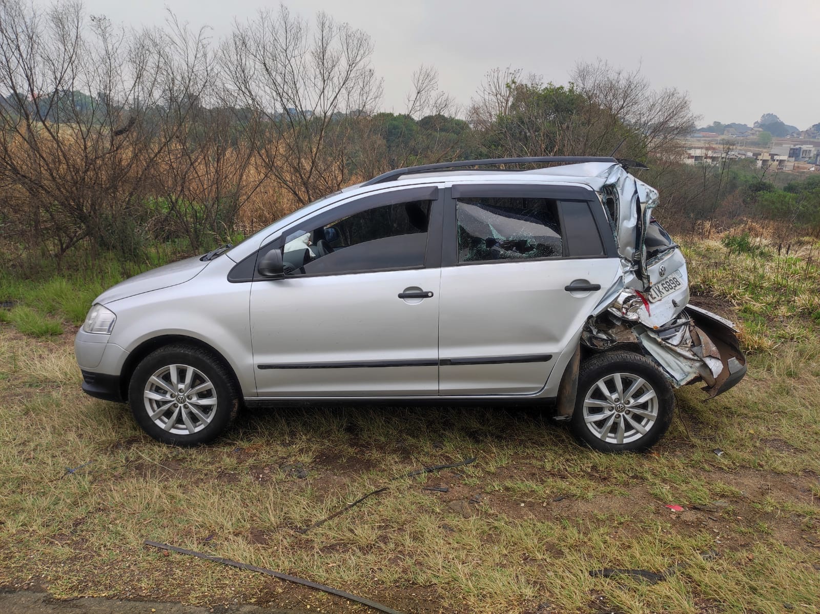 Acidente na PR-151 em Carambeí deixa uma pessoa ferida e envolve três veículos