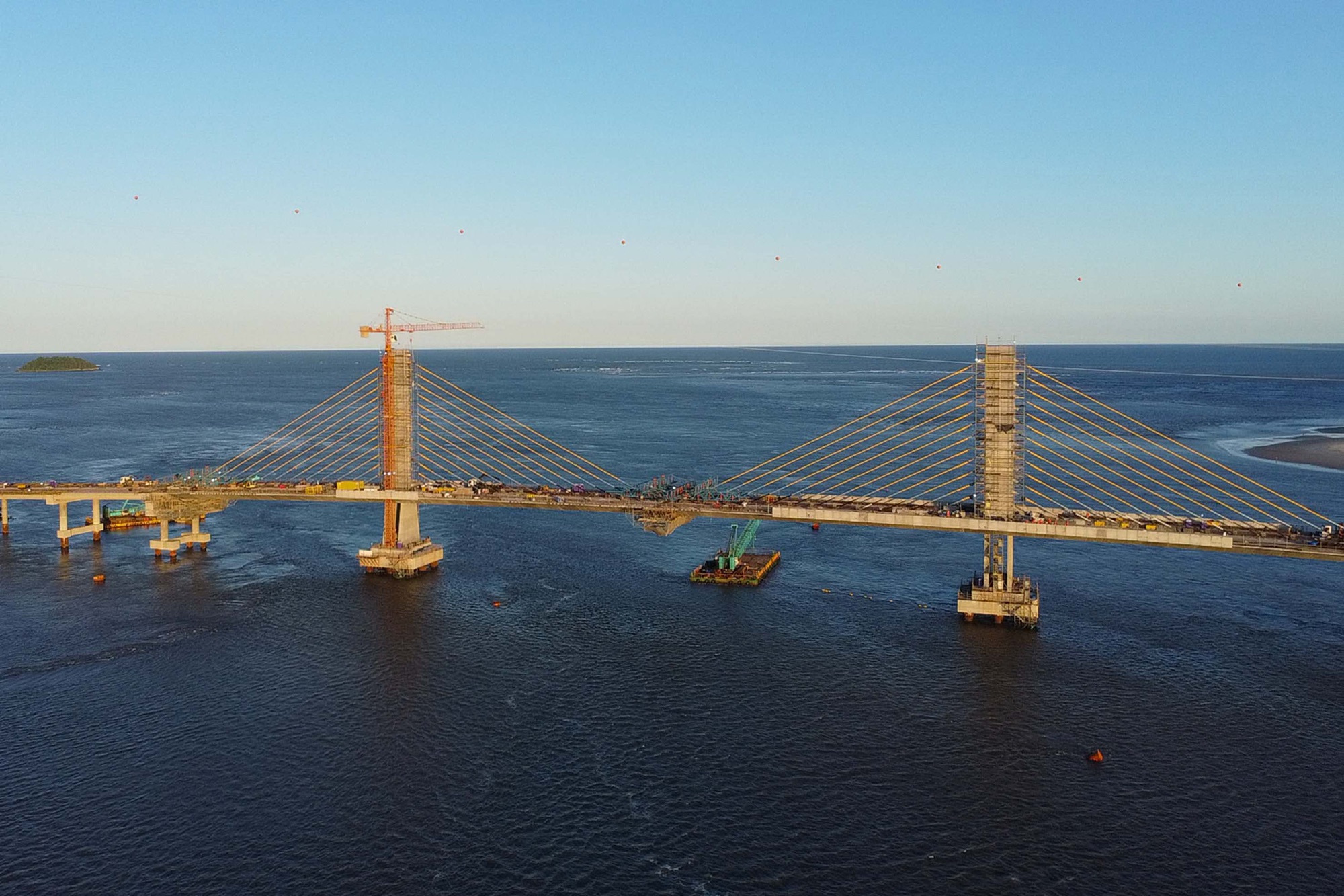 45 mil metros cúbicos de concreto e 5,5 mil toneladas de aço: Ponte de Guaratuba revoluciona a baía