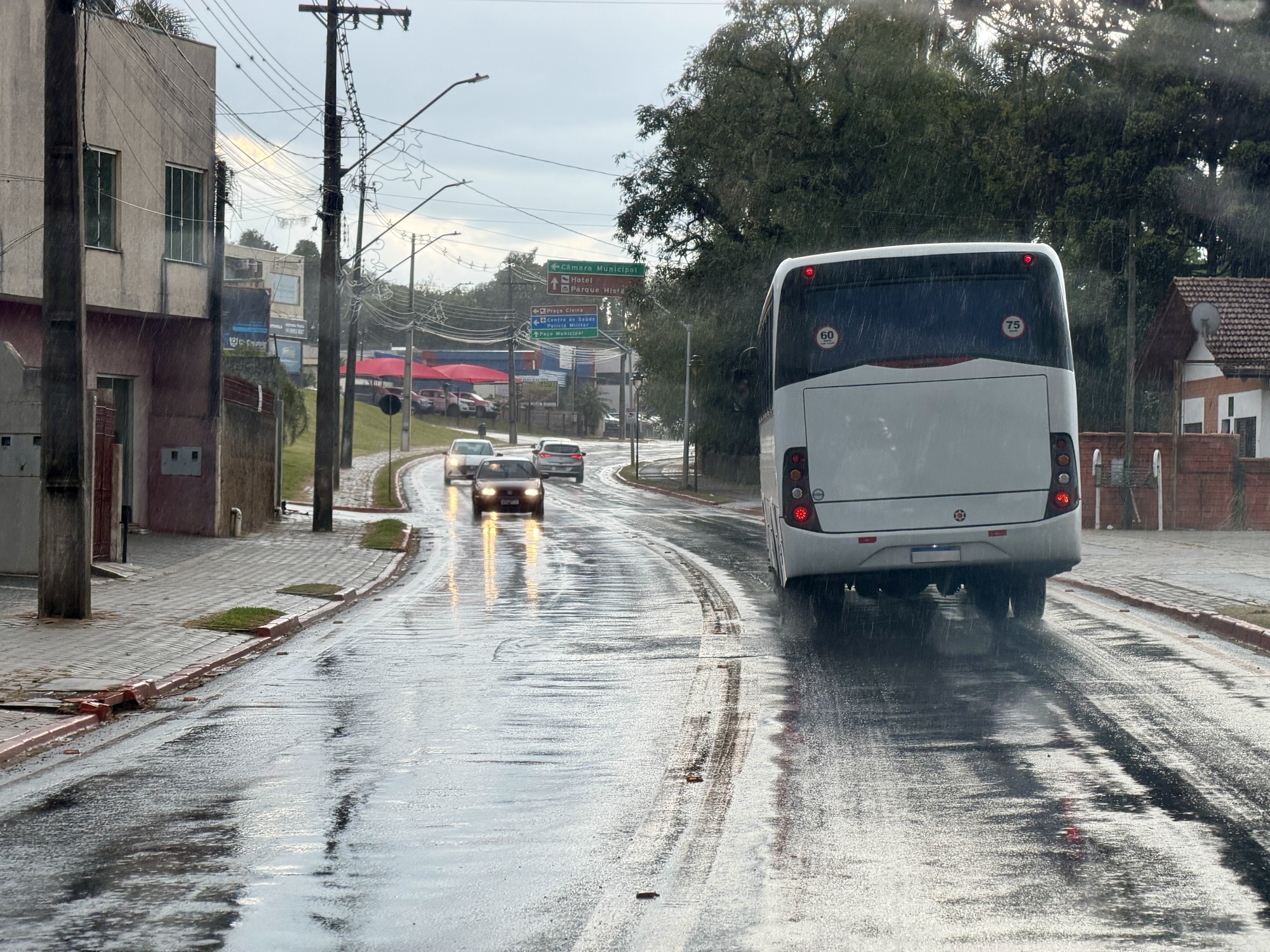 Tempo instável provoca pancadas de chuva em Carambeí