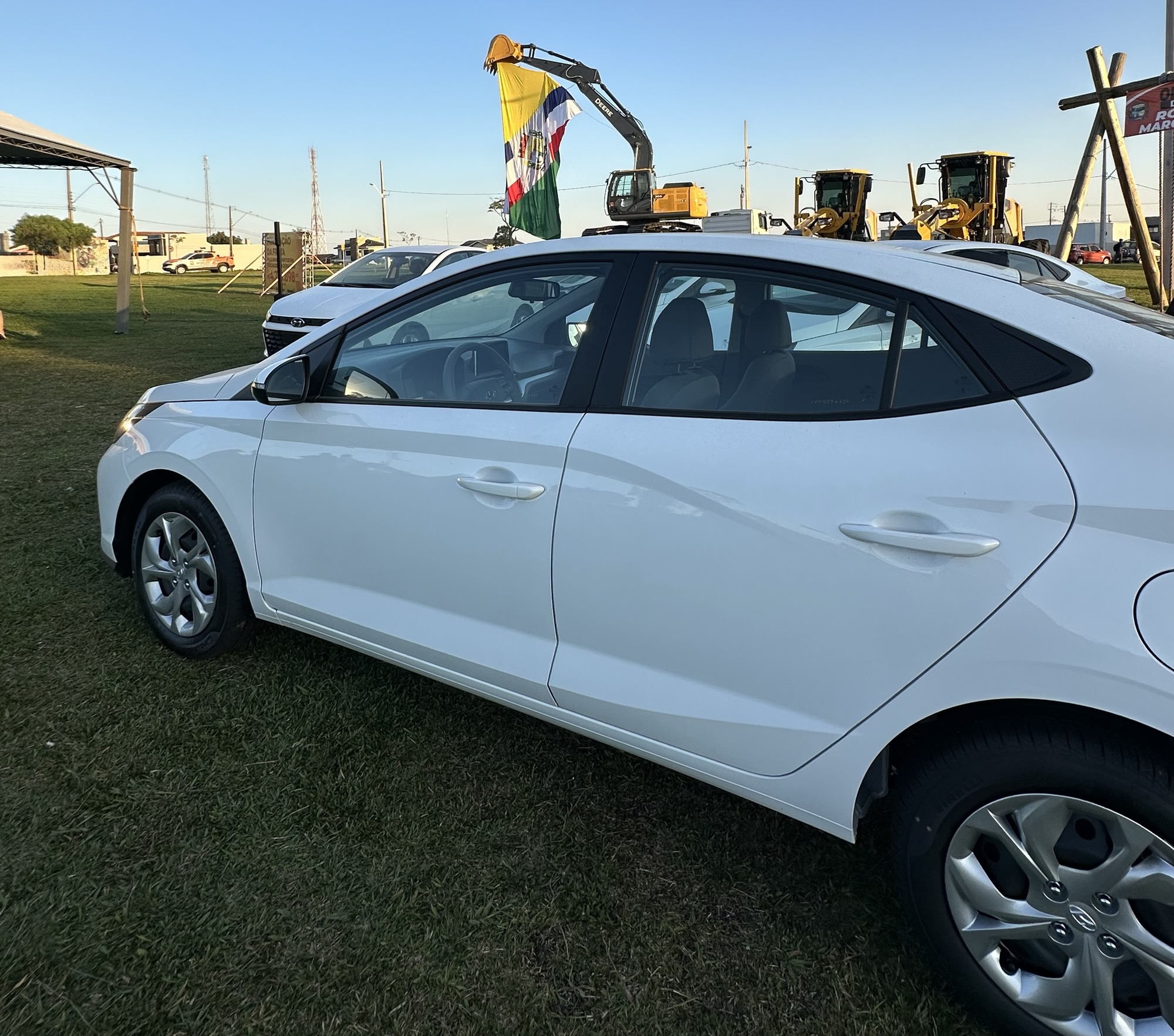 Carambeí fortalece rede social com entrega de veículos para entidades do município