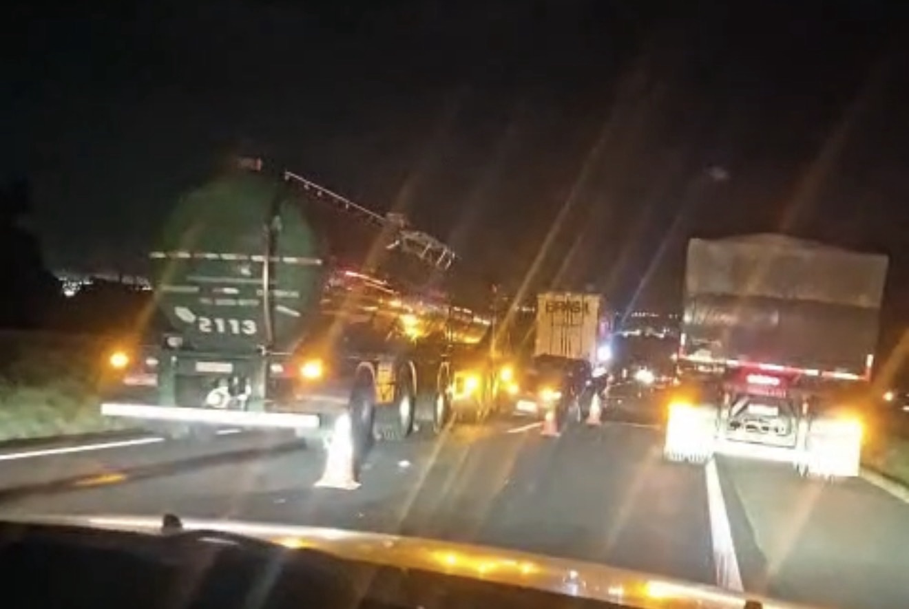 Sequência de colisões envolve quatro veículos na PR-151 em Carambeí