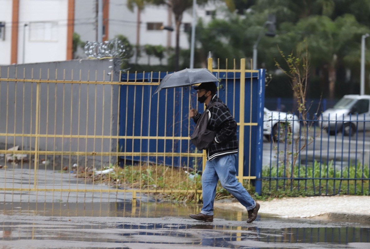 Com chuvas do fim de semana, seis cidades do Paraná superam média do mês de abril
