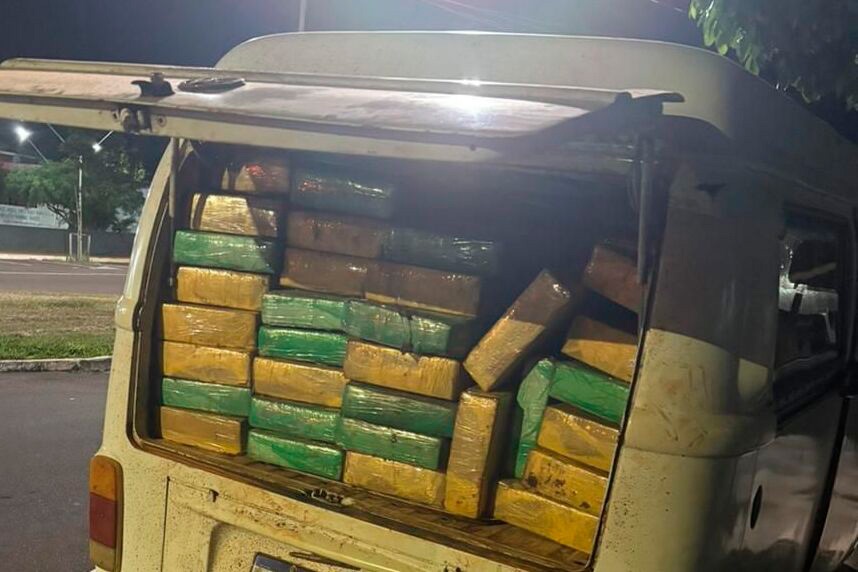 Forças de segurança apreendem mais de meia tonelada de maconha em Kombi no PR