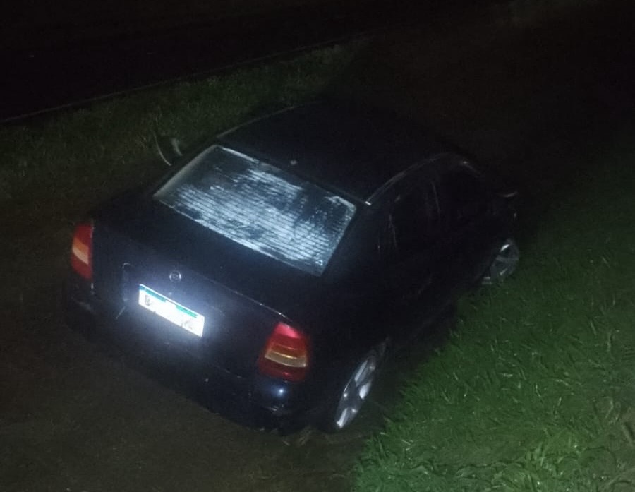 Motorista perde controle da direção e sai da pista entre PG e Carambeí