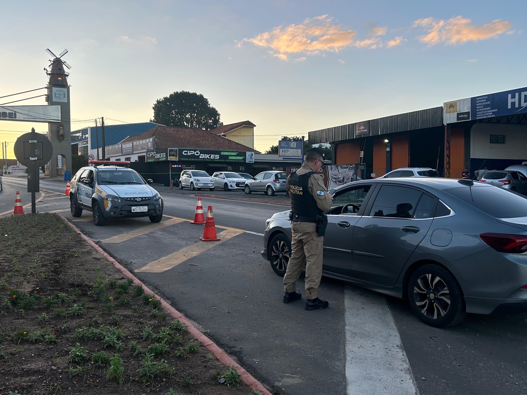 Carambeí recebe reforço policial e registra prisões durante ações de segurança