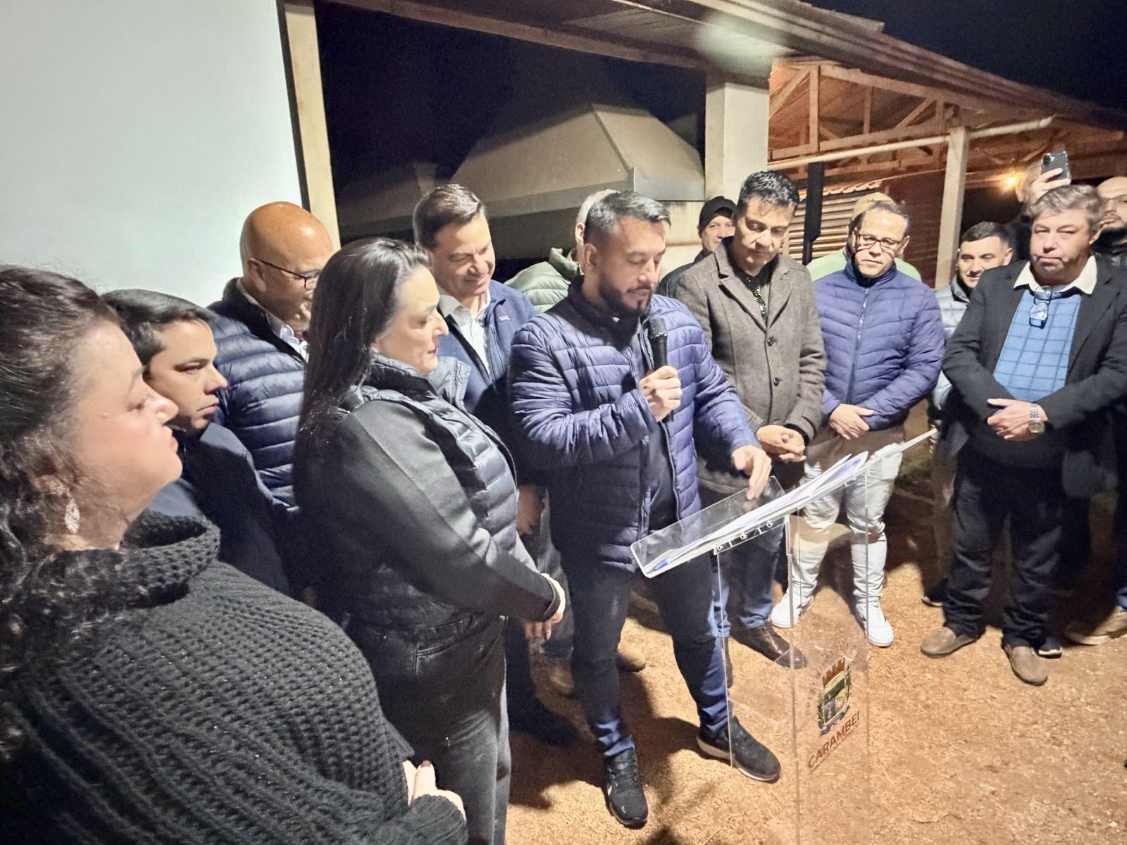 Elisangela libera obras de pavimentação asfáltica no São João em Carambeí