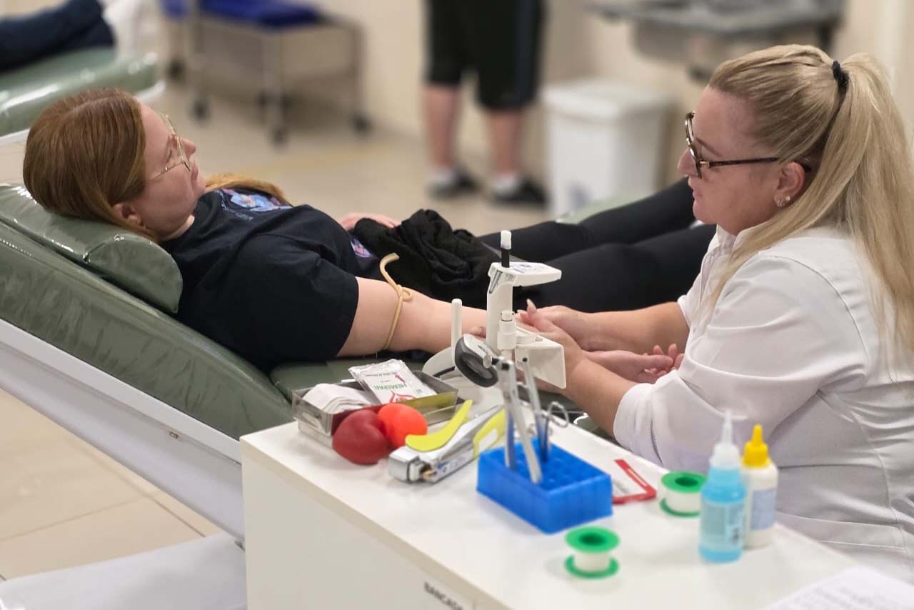 Estoques de sangue O- e O+ chegam a níveis críticos e Hemepar solicita doações