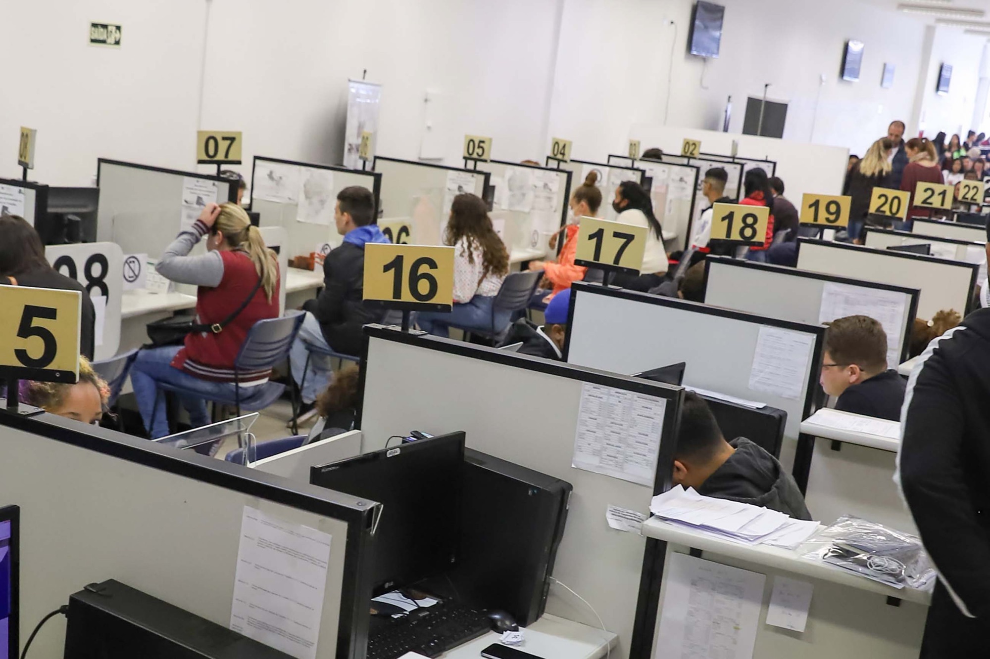 Frio no clima, mercado aquecido: Paraná tem 17,8 mil vagas de emprego abertas