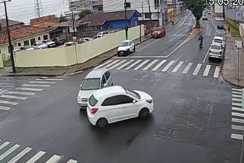 VÍDEO: Colisão em cruzamento mobiliza equipes de trânsito em Carambeí
