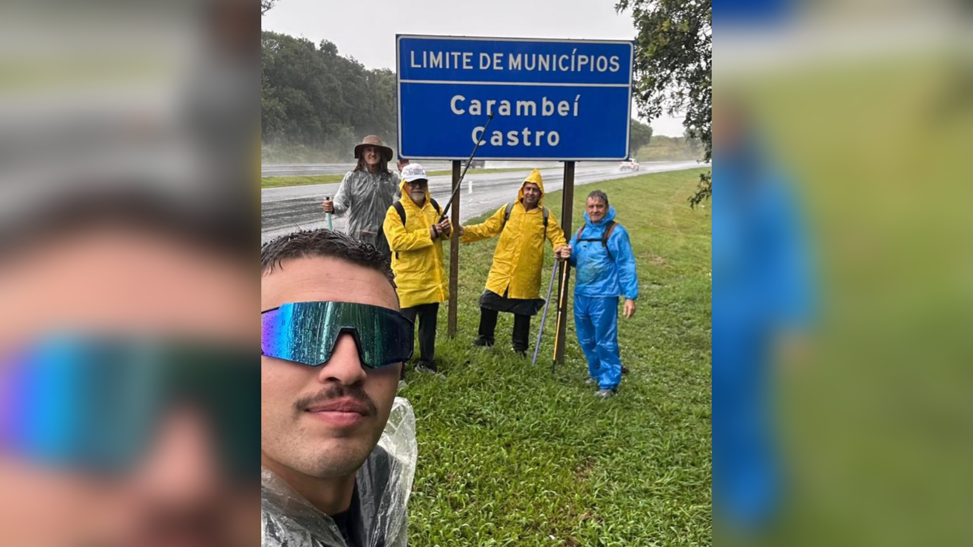 Peregrinos passam por Carambeí durante caminhada rumo ao Centenário da Diocese