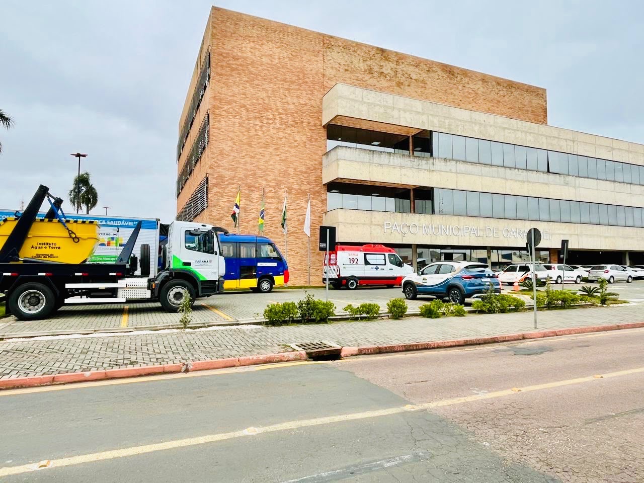 Prefeitura de Carambeí realiza entrega de novos veículos e autoriza importantes obras para o município