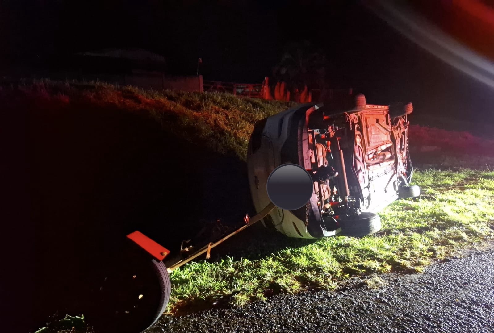 Tombamento de veículo na PR-151 deixa passageiro ferido
