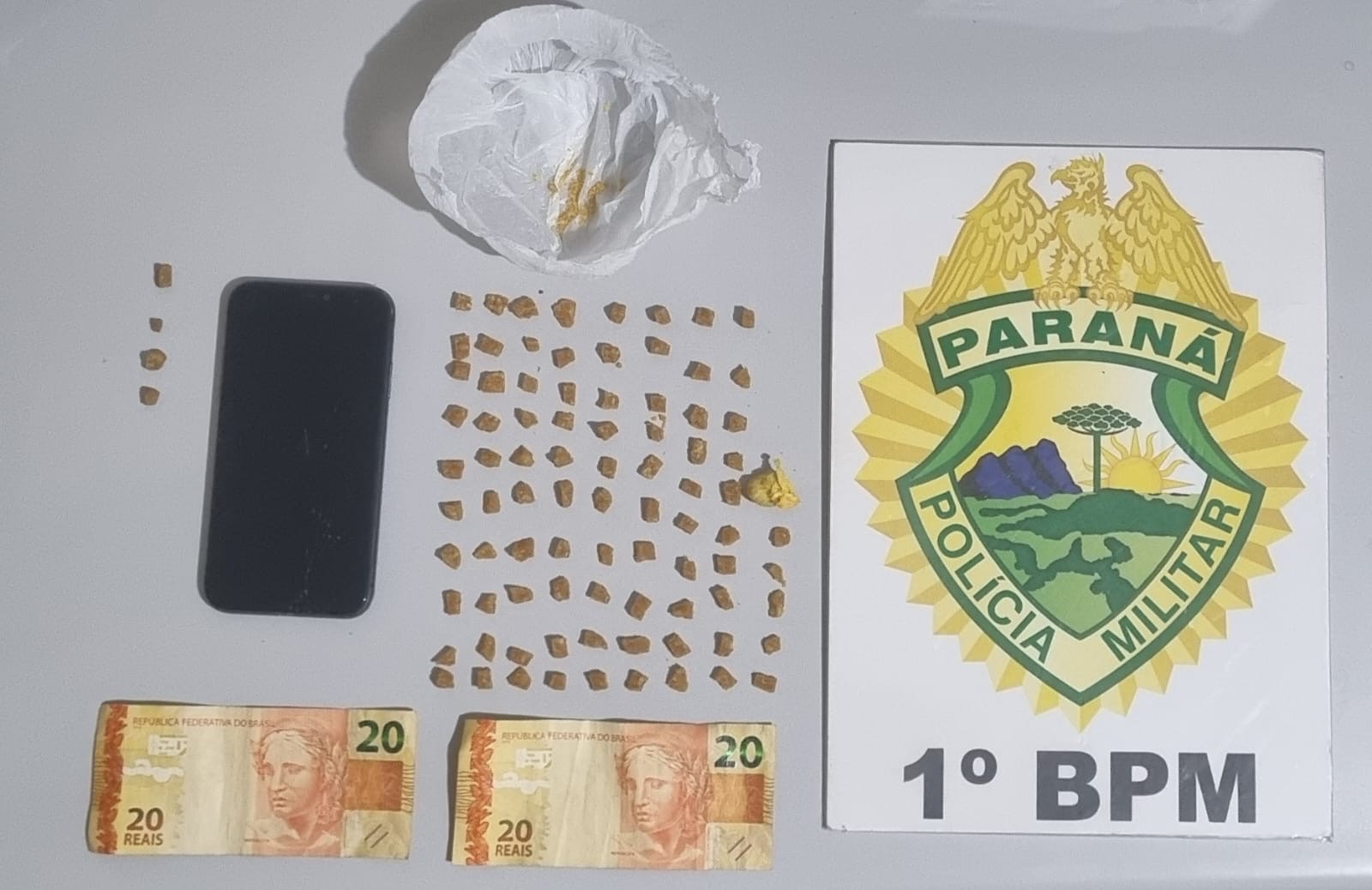 Polícia Militar apreende drogas e encaminha dois suspeitos por tráfico em Carambeí