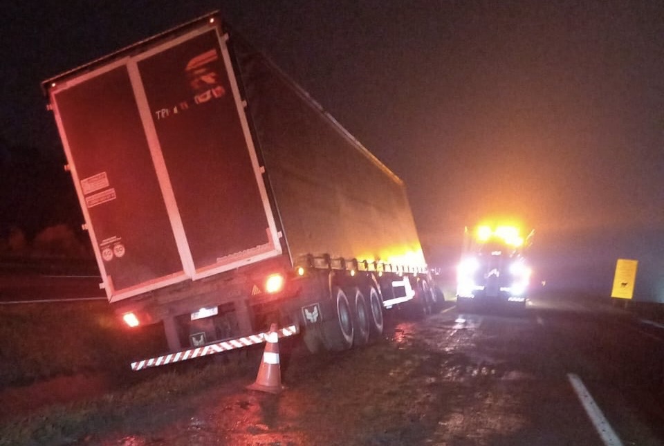 Caminhoneiro é preso por embriaguez ao volante após acidente na PR-151