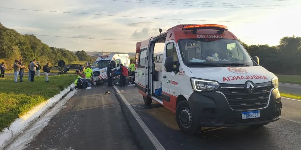 Motociclista morre após atingir traseira de caminhão na PR-151, em Carambeí