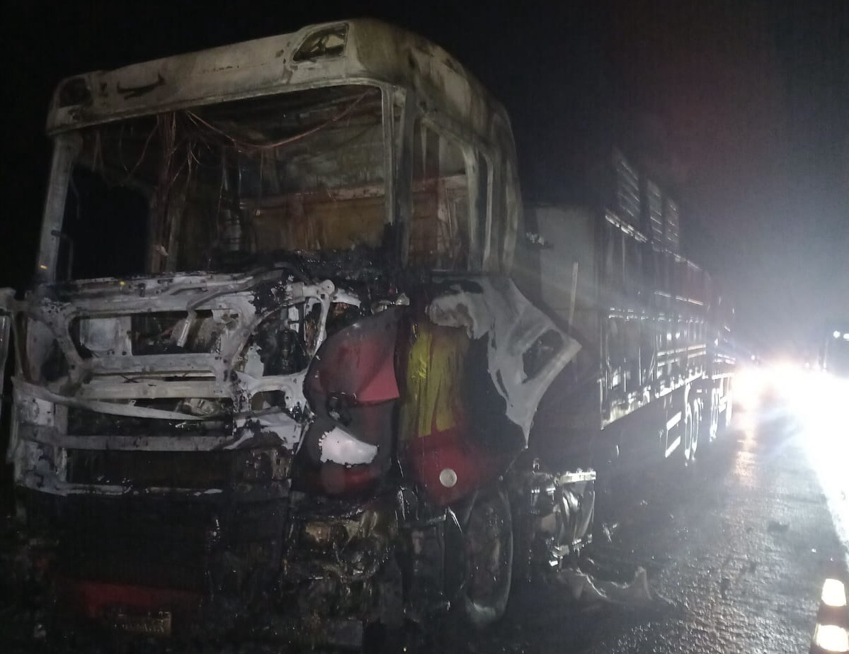 Falha mecânica provoca incêndio em carreta na PR-151