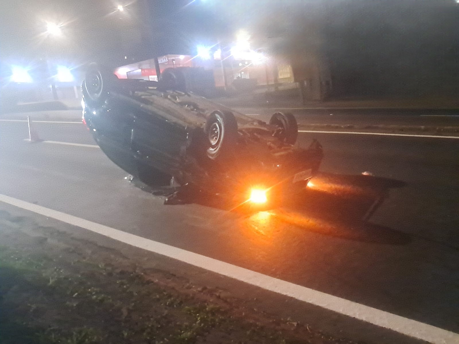 Motorista abandona veículo após capotamento na região