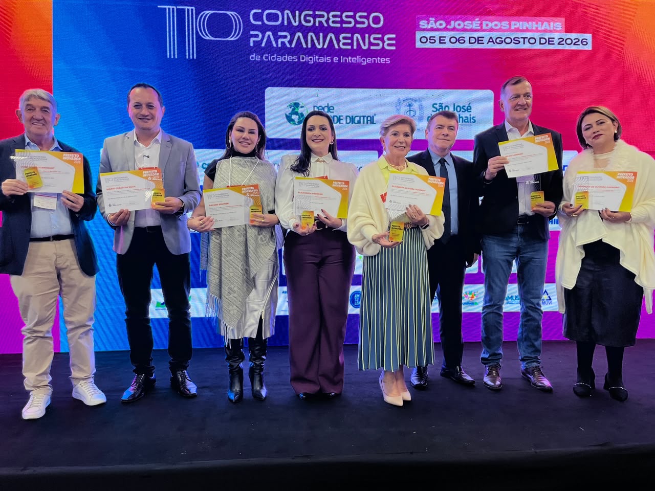 Prefeitos da região recebem títulos de Prefeito Inovador durante o Congresso Paranaense de Cidades Digitais e Inteligentes