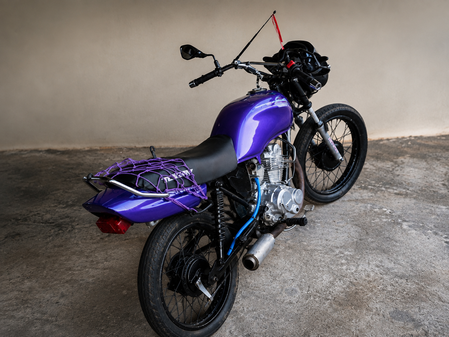 PM apreende motocicleta com sinais identificadores adulterados em Carambeí