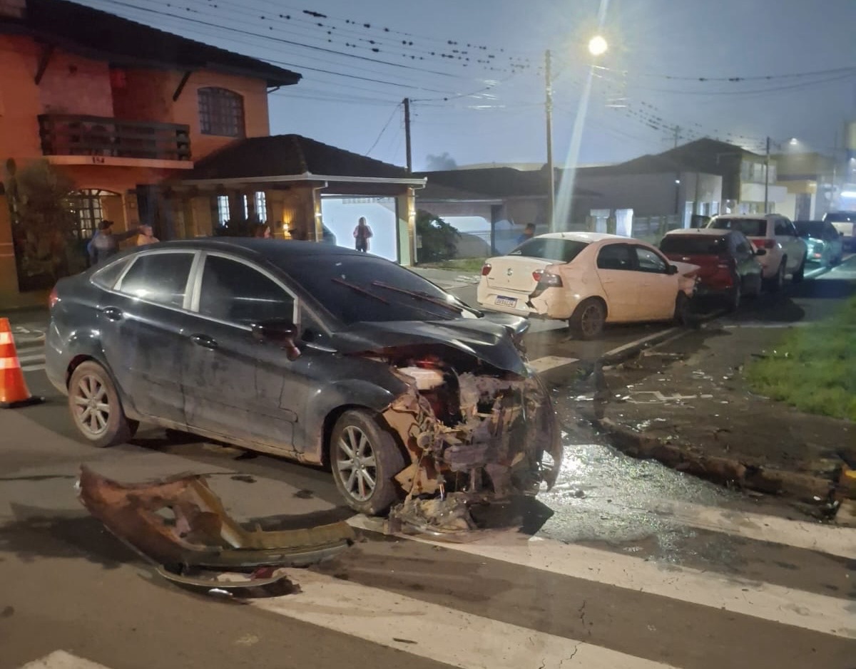 Acidente com suspeita de embriaguez mobiliza equipes em Carambeí