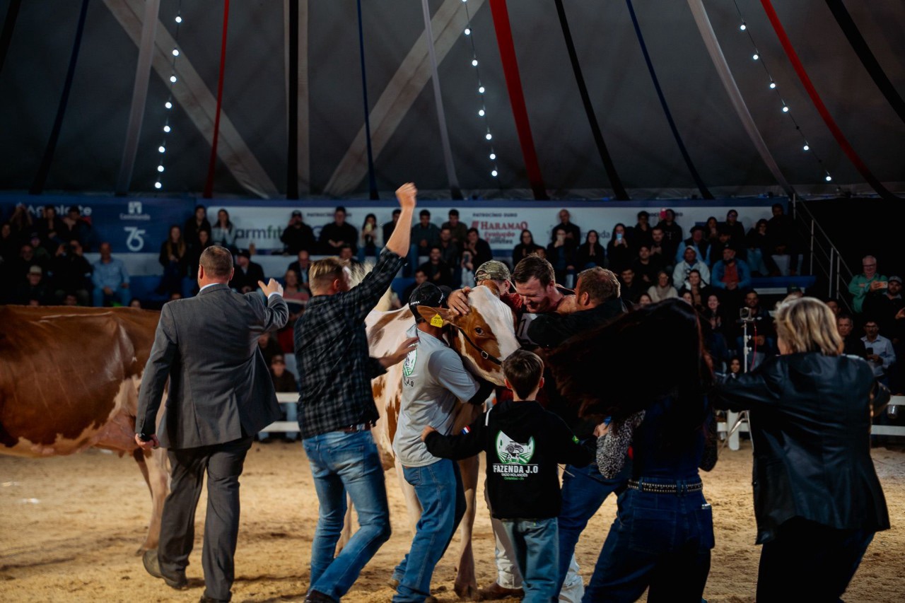 Carambeí volta ao topo no Agroleite com bicampeonato na pista de julgamento