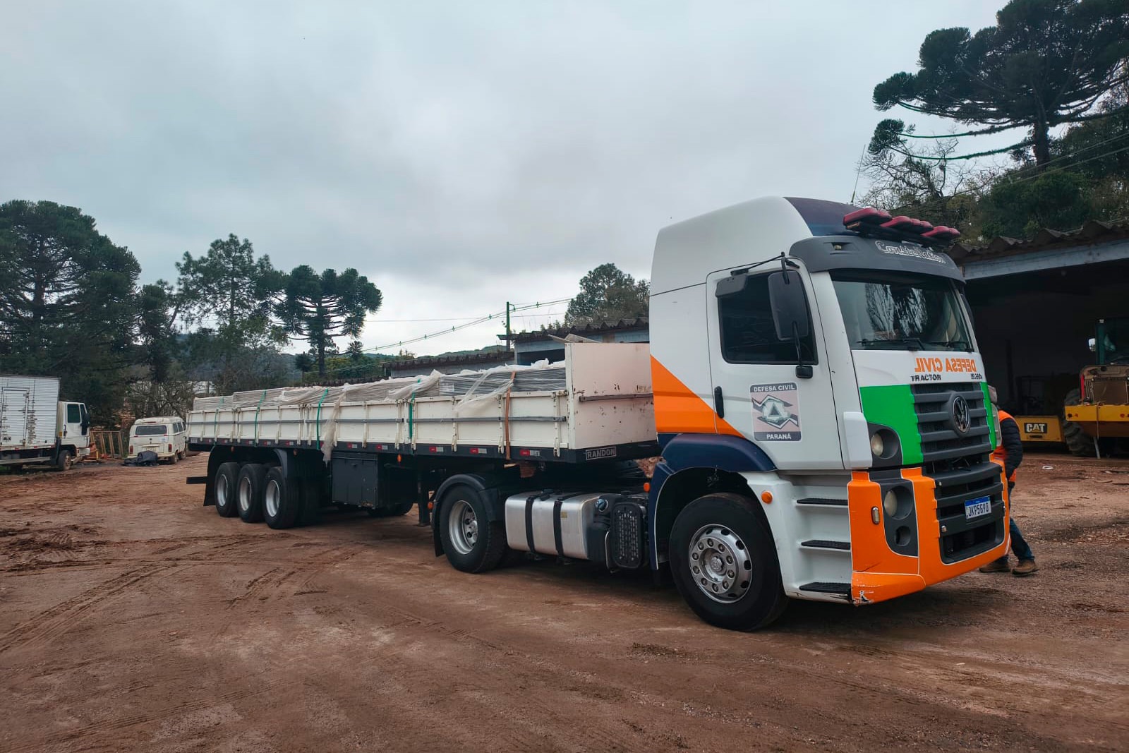 Defesa Civil envia 2.600 telhas para imóveis danificados pelo tornado em Piraí do Sul