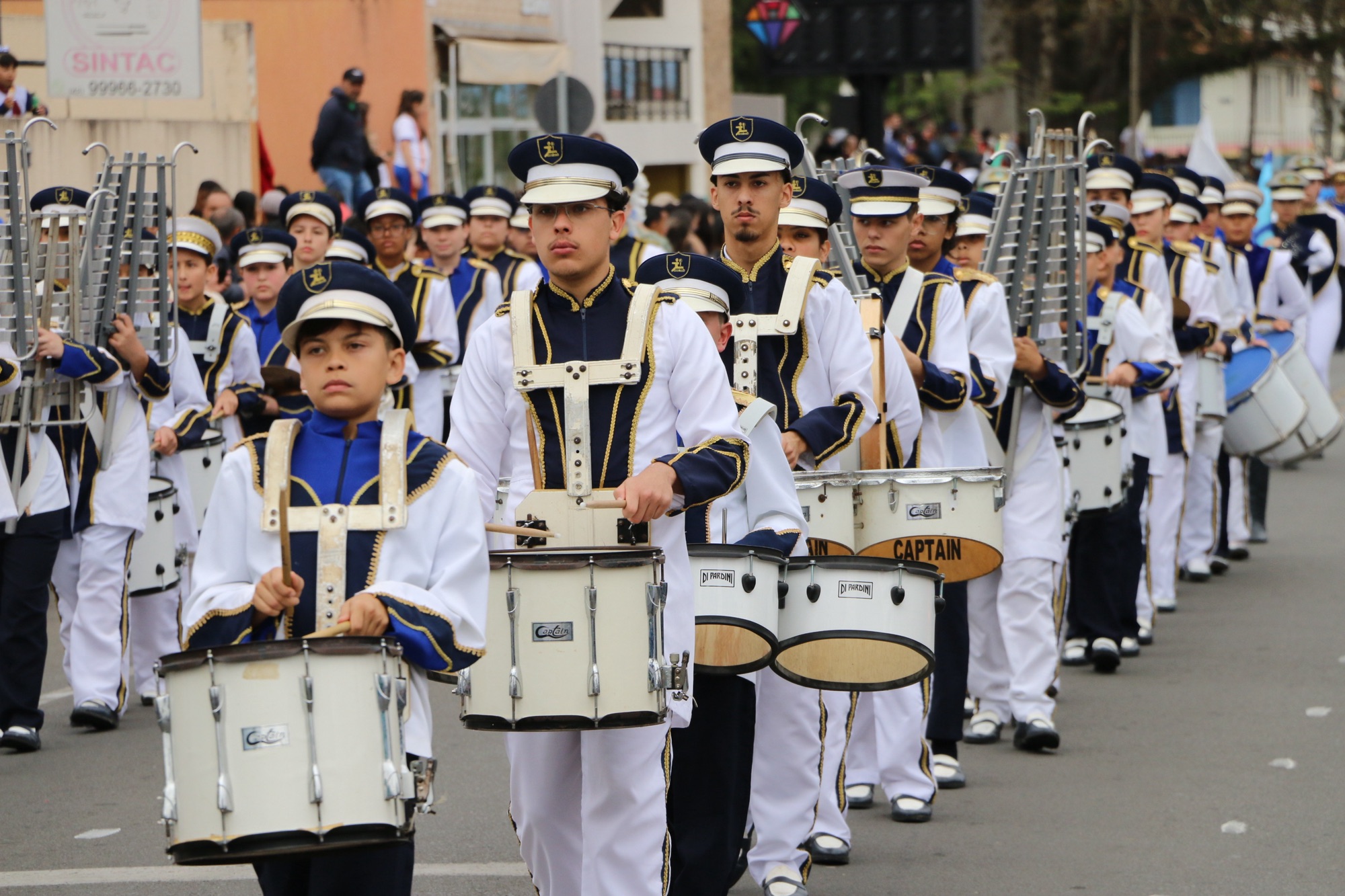 Escolas e entidades já podem se inscrever para os desfiles da Independência em Castro e no Socavão