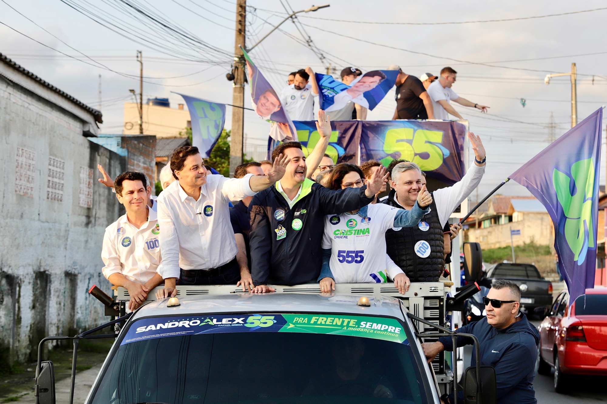 Ratinho Junior participa de carreata em Castro nesta sexta-feira