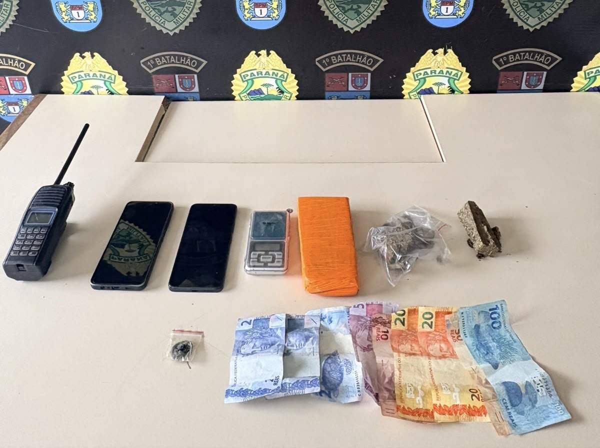 PM apreende drogas, dinheiro e equipamentos ligados ao tráfico na região