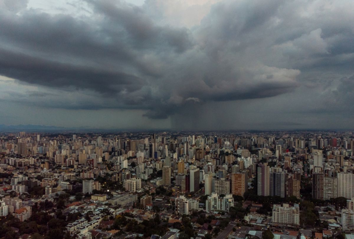 Nove estados entram em alerta de tempestade nesta segunda (14)