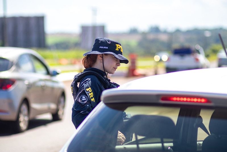 PRF reforça fiscalização nas rodovias federais do Paraná durante o feriado de Nossa Senhora Aparecida