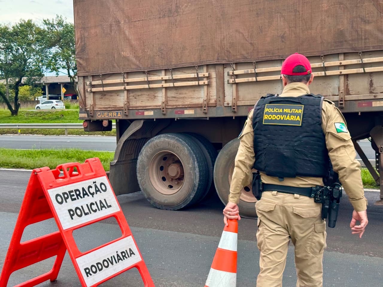 PM registra mais de 2,7 mil infrações durante operação nas rodovias estaduais do Paraná