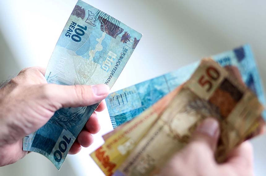 Beneficiários com NIS de final 2 recebem Bolsa Família de outubro