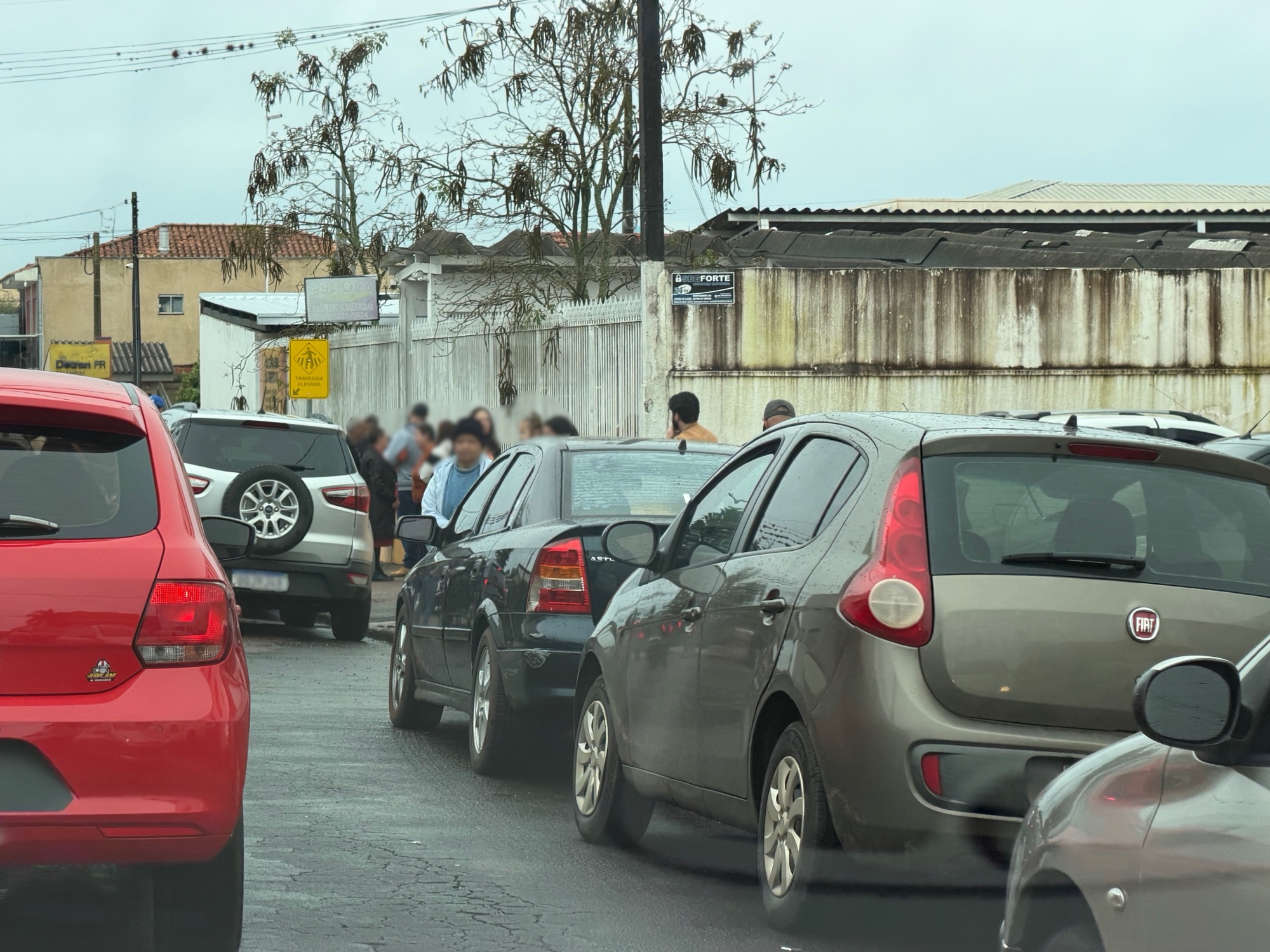 Eleitores têm até as 17h para escolher candidatos
