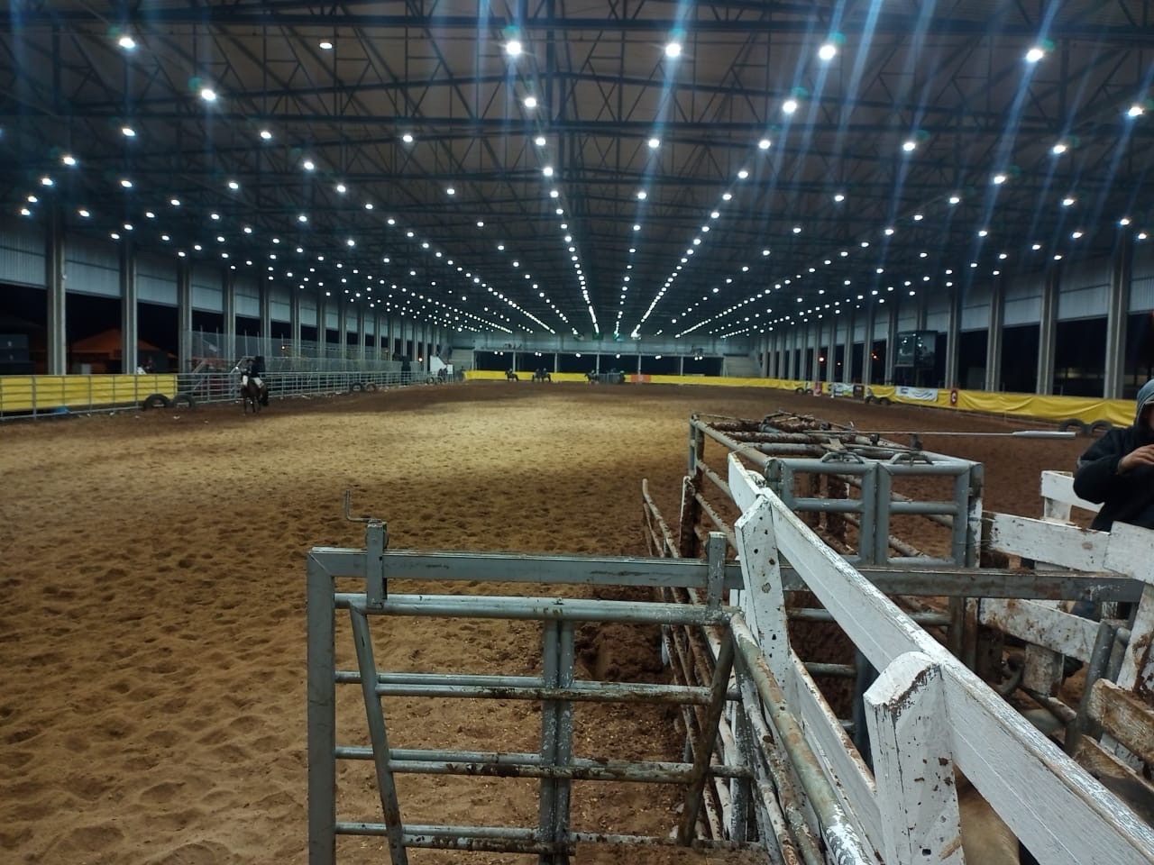 Rodeio Crioulo Interestadual reúne mais de 60 CTGs no Parque de Exposições com provas de laço, leilão e baile