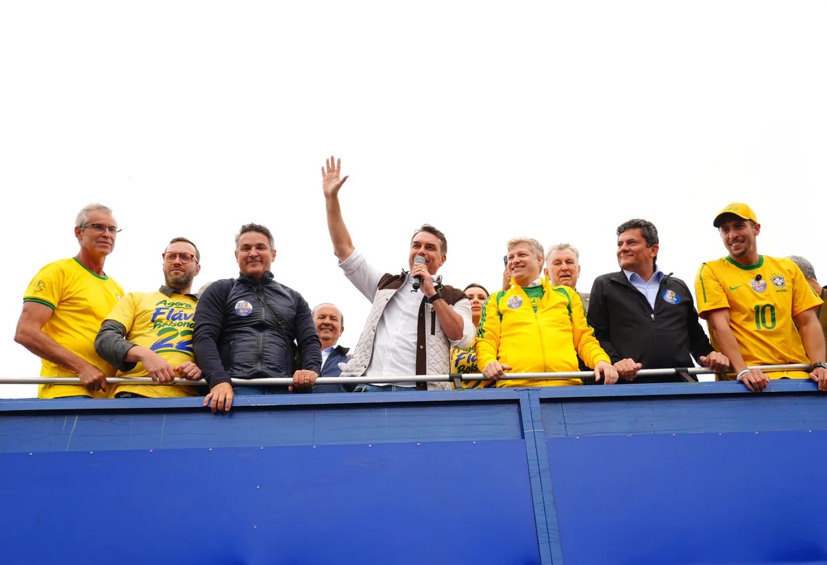 Flávio Bolsonaro propõe voucher-creche para famílias que não encontrarem vagas na rede pública