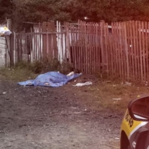 Homem é encontrado morto com lesões pelo corpo na região