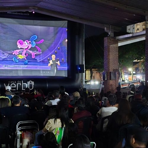 Paço Municipal de Carambeí recebe sessões de cinema ao ar livre