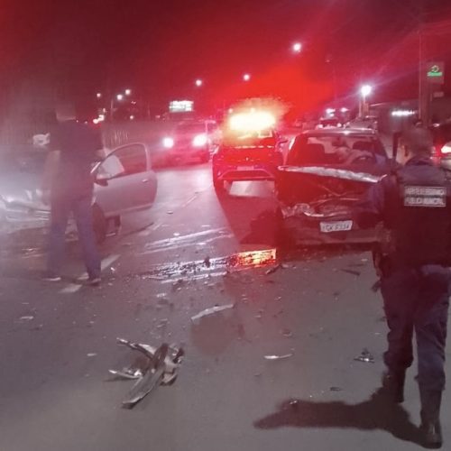 Acidente entre dois veículos deixa feridos na Avenida dos Pioneiros em Carambeí