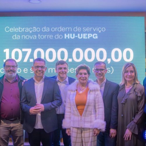 Aliel Machado e reitor Miguel assinam ordem de serviço para obras da nova torre do HU-UEPG