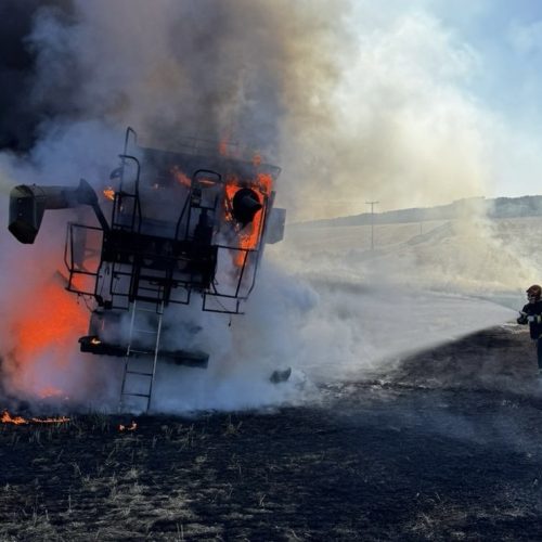 Incêndio destrói colheitadeira recém-adquirida na área rural de Carambeí
