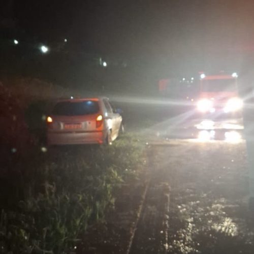 Jovens ficam feridos em acidente na PR-151