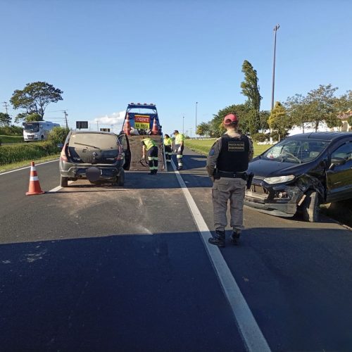 Colisão traseira deixa mulher ferida na PR-151, em Carambeí