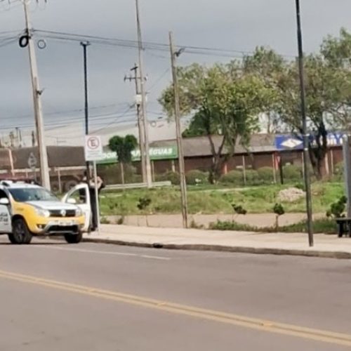 Polícia Militar cumpre mandado de prisão e apreende droga para consumo em Carambeí