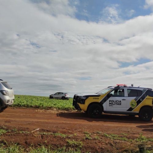 Jovem fica ferido após carro sair da pista e capotar na região