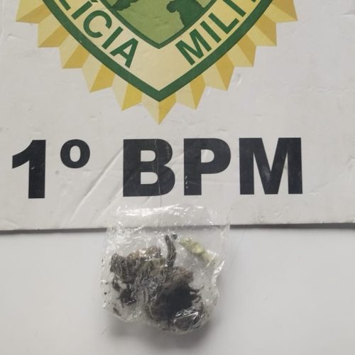 Homem é abordado pela PM e tem maconha apreendida próximo a passarela em Carambeí