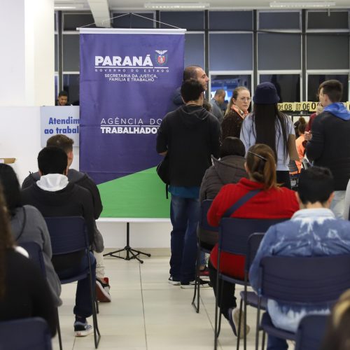 Estado promove mutirão de emprego com 1.784 vagas para operador de telemarketing na Agencia do Trabalhador.
Foto: Geraldo Bubniak/AEN