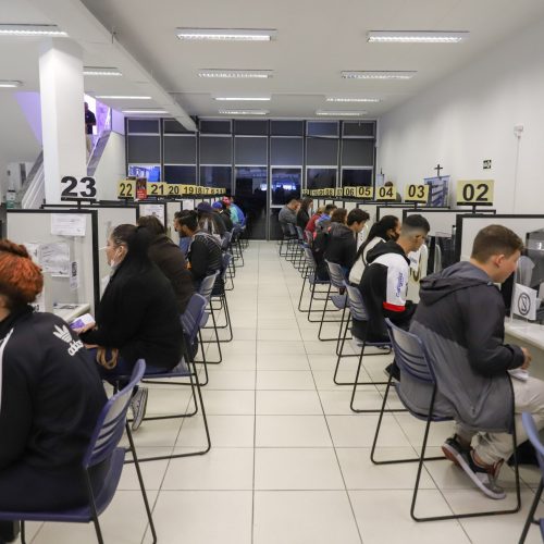 Estado promove mutirão de emprego com 1.784 vagas para operador de telemarketing na Agencia do Trabalhador.
Foto: Geraldo Bubniak/AEN