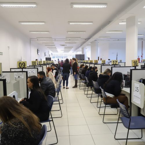 Estado promove mutirão de emprego com 1.784 vagas para operador de telemarketing na Agencia do Trabalhador.
Foto: Geraldo Bubniak/AEN