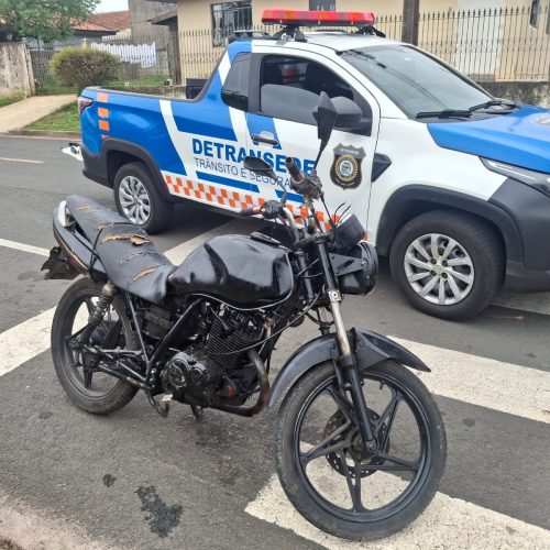 Detransede apreende motocicleta irregular em Carambeí